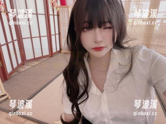 MiMi Chan的艾尔贝多照片合集，轻描淡写中藏着一丝妩媚，真让人“无意中”多看了几遍。